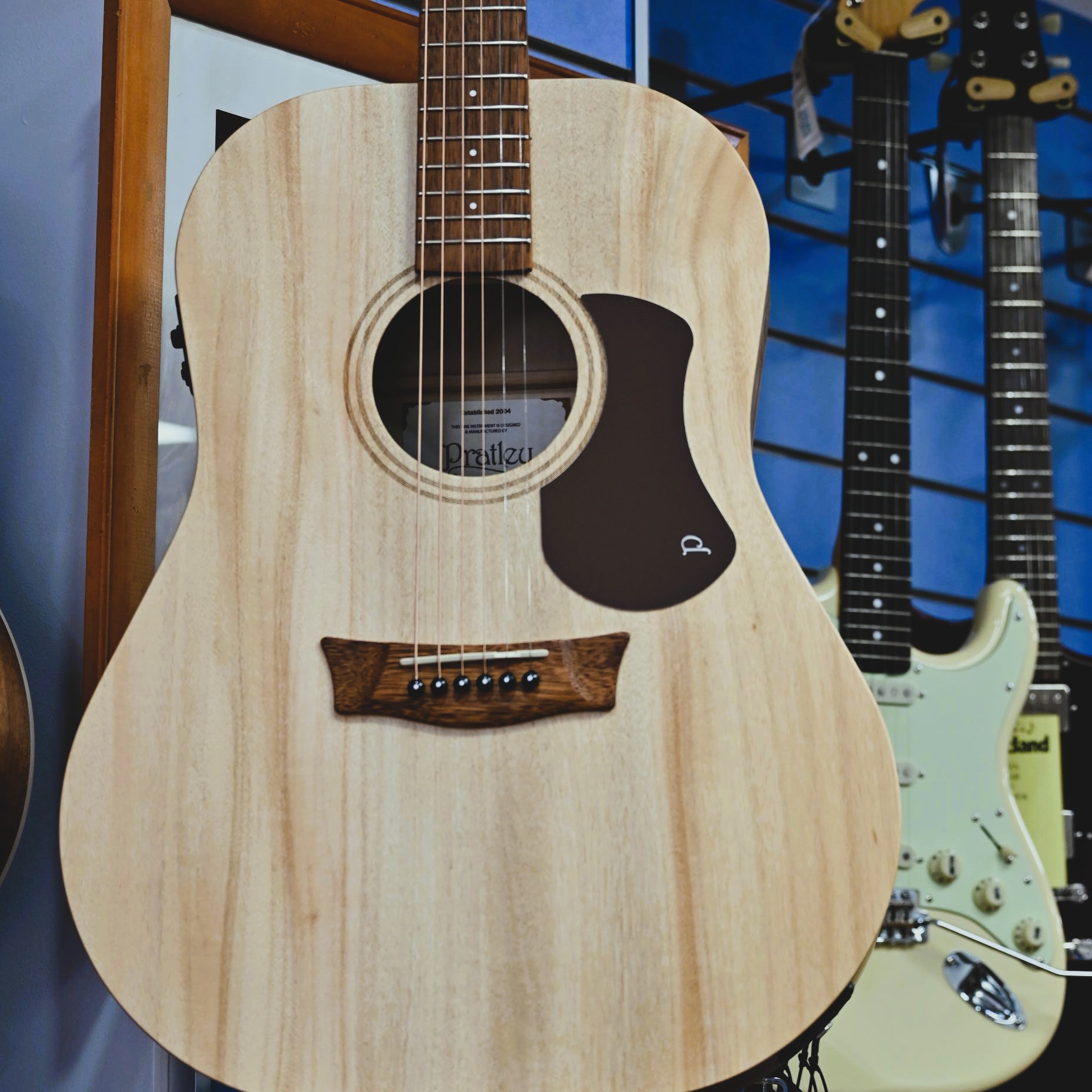 Pratley SL Dreadnought Solid Top Qld Blue Fig, Layered Maple Back & Sides w/pickup - Image 3